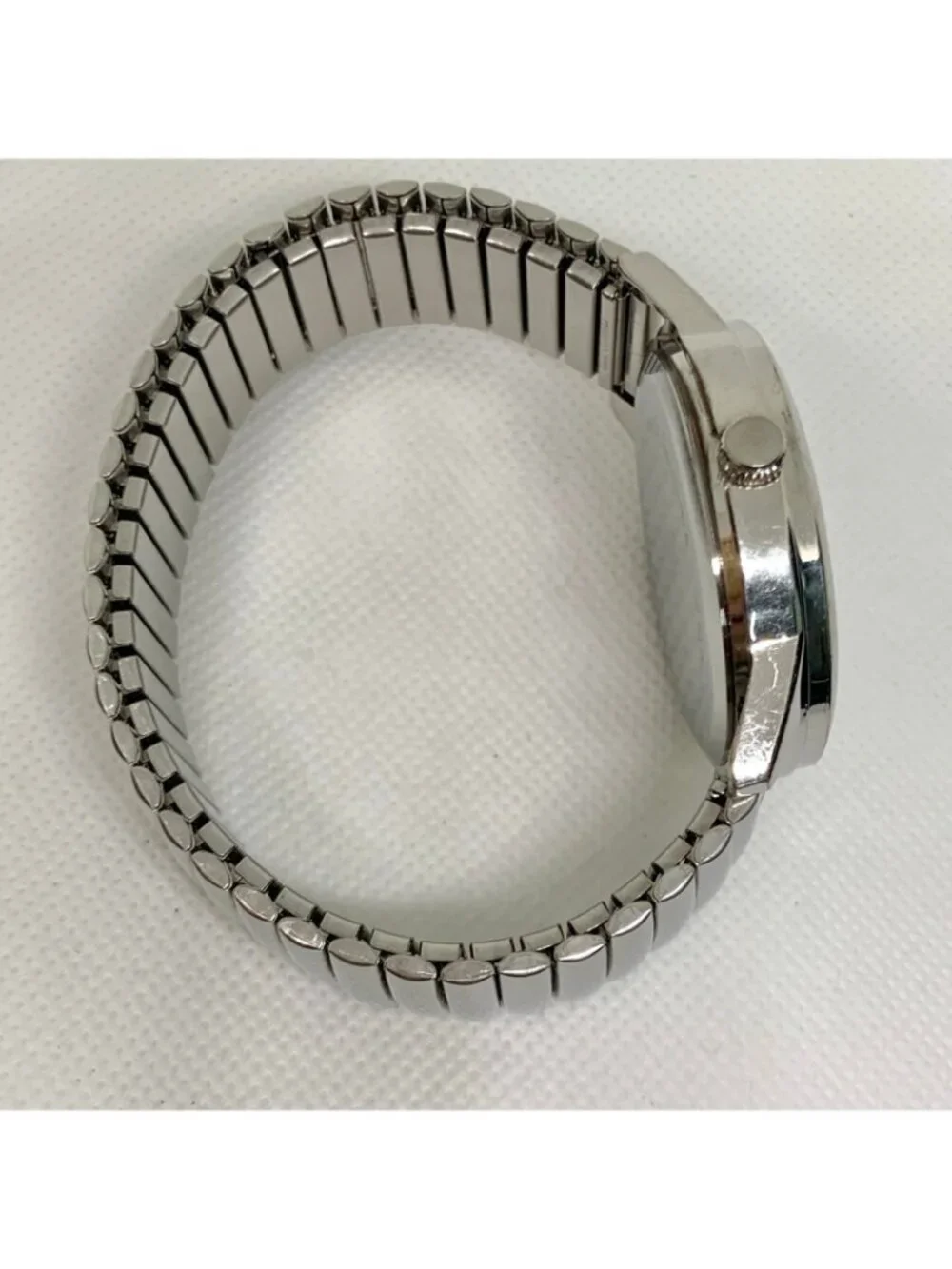 L&Co silver tone men’s watch 40mm quartz analog stretch band 7.5” running